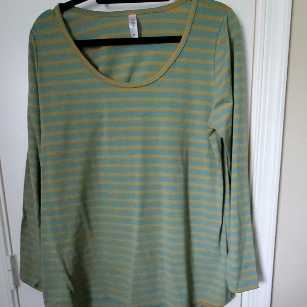 Lularoe Randy shirt